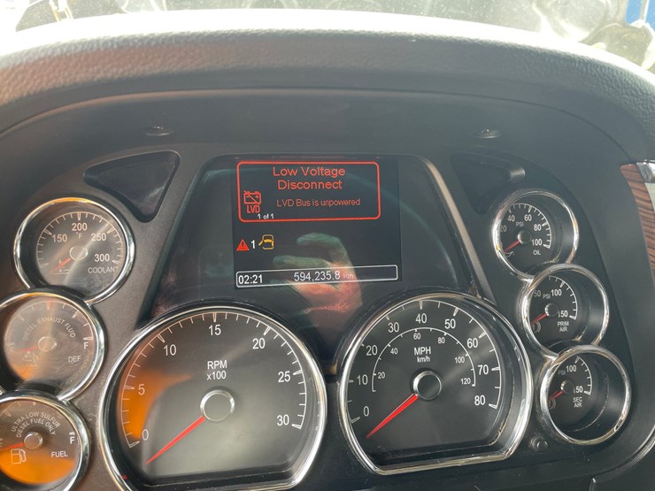 2020-peterbilt-567-image-21