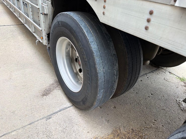 2016-wilson-livestock-trailer-image-14