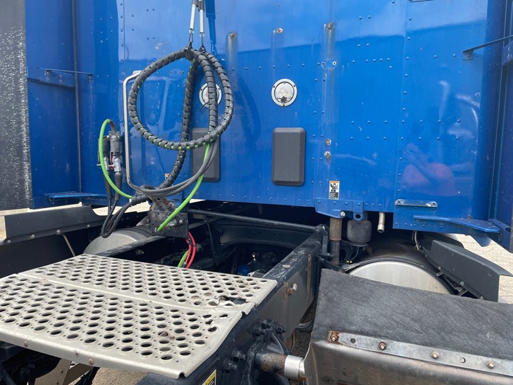 2022-kenworth-t680-image-19
