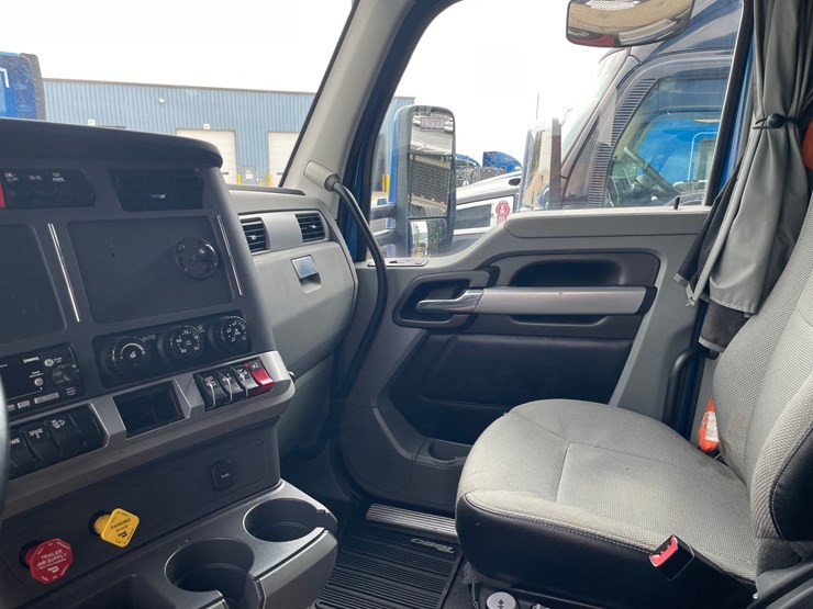 2020-kenworth-t680-image-18