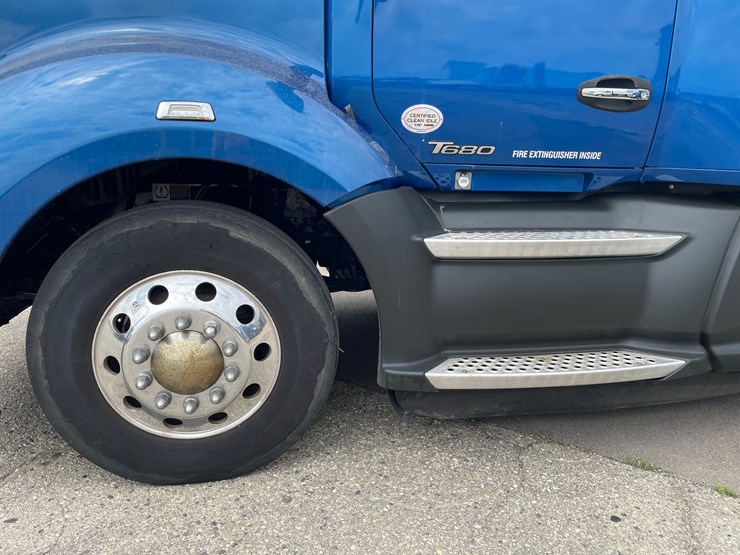 2020-kenworth-t680-image-9