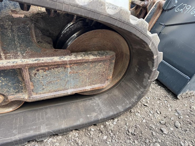 2023-bobcat-t770-image-21
