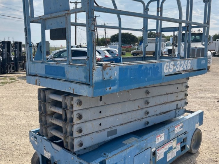 genie-man-lift-image-1