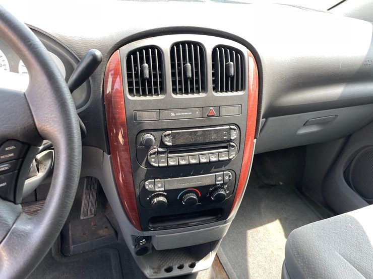 2006-chrysler-town-&-country-image-37
