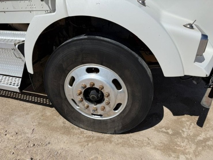 2009-kenworth-t800-image-10