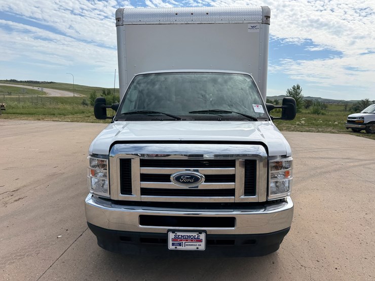 2022-ford-cargo-image-3