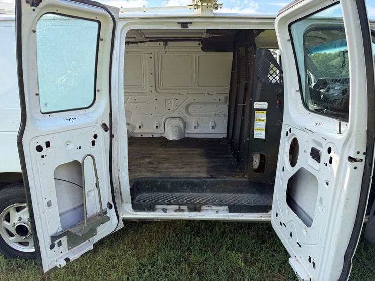 2012-ford-e150-image-23