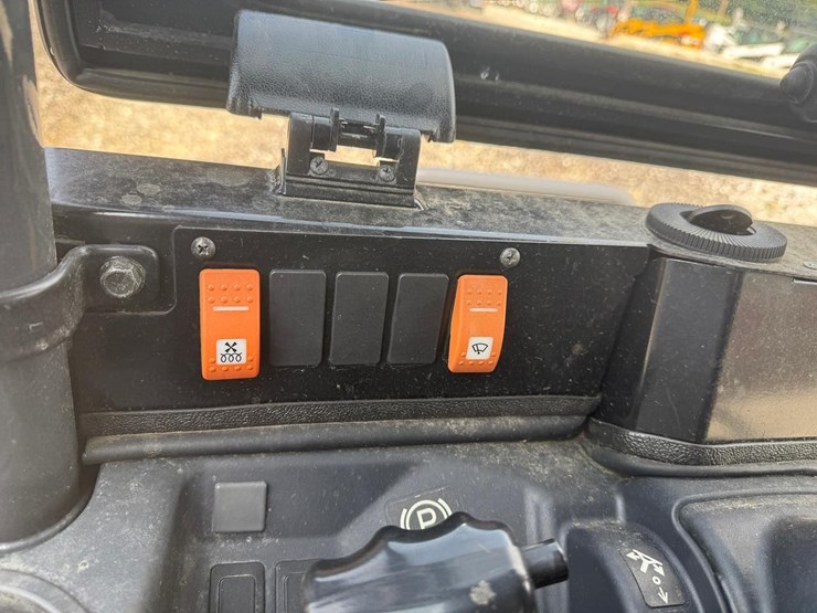 2023-kubota-rtvx1140-image-22