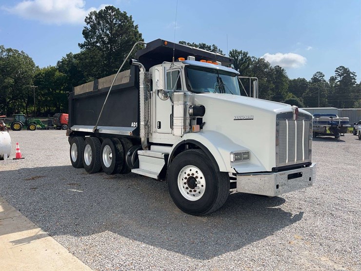2019-kenworth-t8-series-dump-truck-image-4