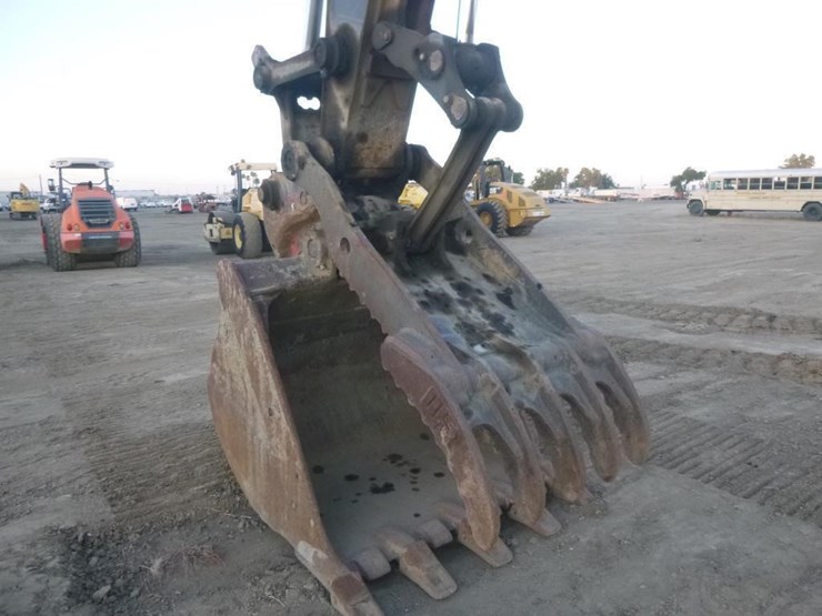 2019-deere-345g-lc-image-32