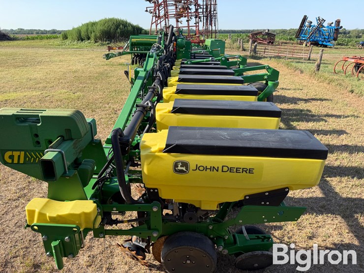 john-deere-1725-image-8