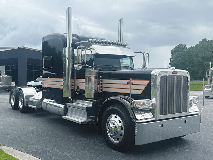 2023-peterbilt-389-image-1