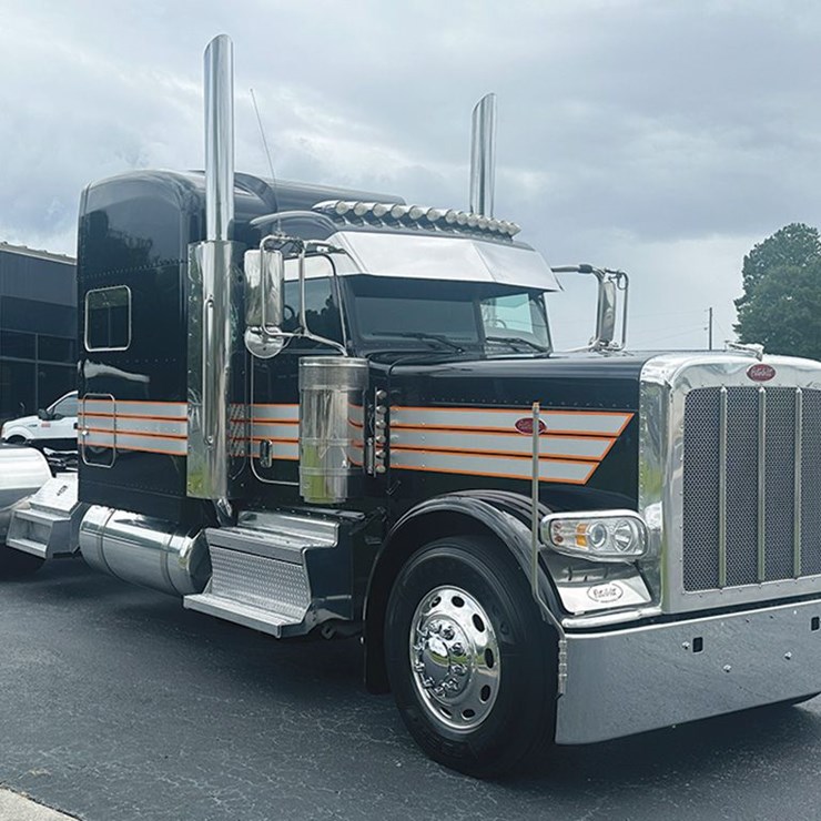 2023 PETERBILT 389
