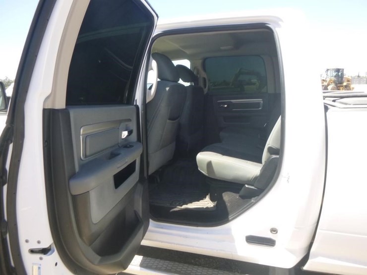 2017-dodge-3500-image-13