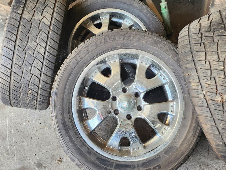 #2838-•-(4)-cooper-discoverer-ht-plus-tires-and-chrome-wheels-image-4