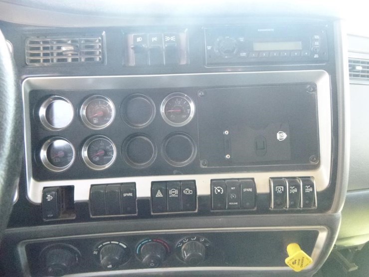 2011-kenworth-t400-image-15