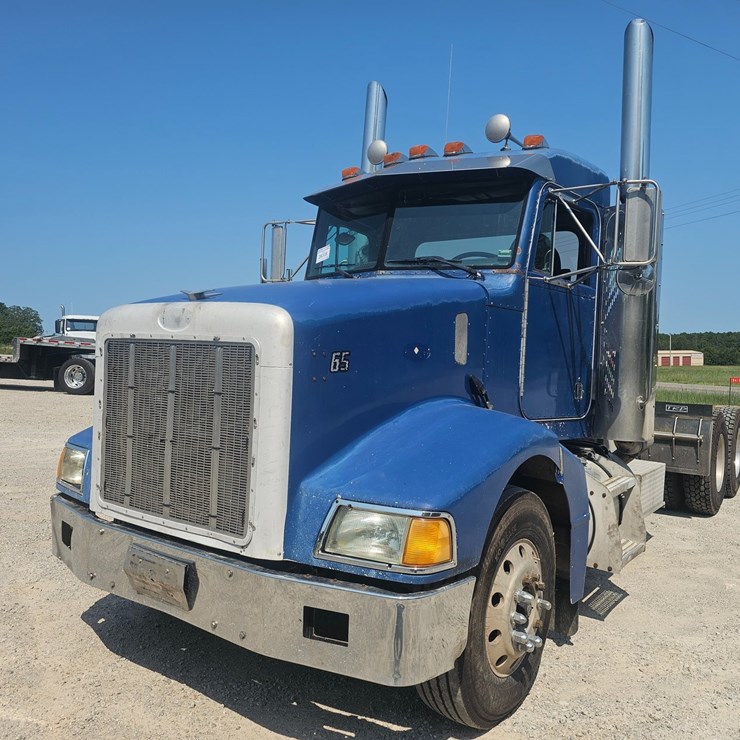 1999 PETERBILT 385