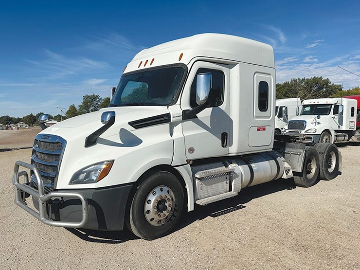2019-freightliner-cascadia-126-image-1