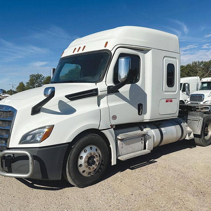 2019 FREIGHTLINER CASCADIA 126