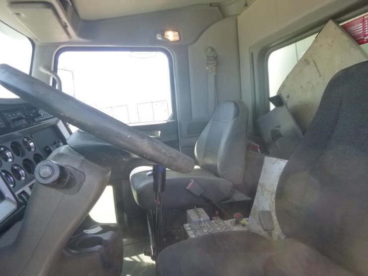 2011-kenworth-t400-image-10