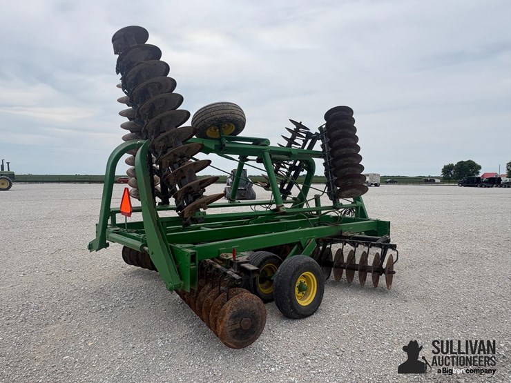 john-deere-235-image-5