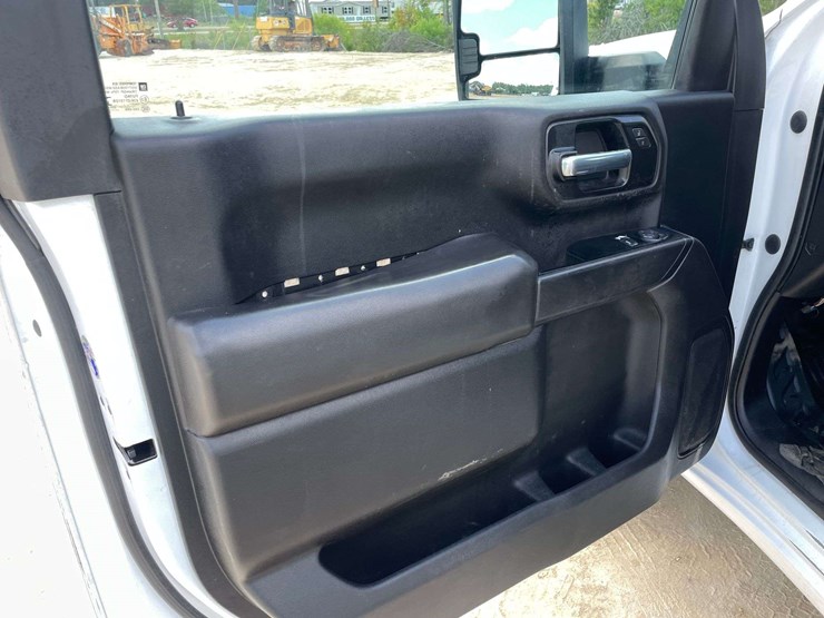 2022-chevrolet-silverado-3500-image-10
