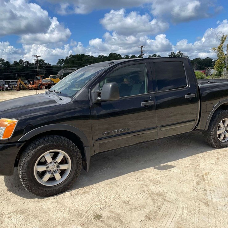 2012 NISSAN TITAN
