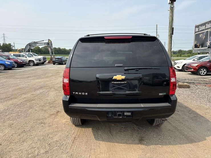 2012-chevrolet-tahoe-image-3