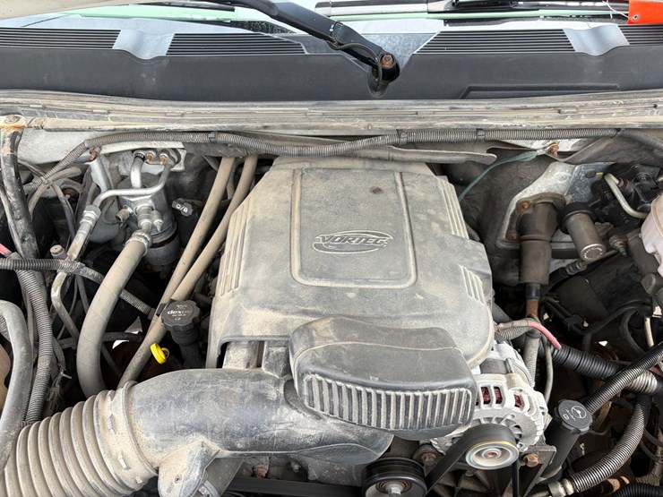 2014-chevrolet-3500-image-15