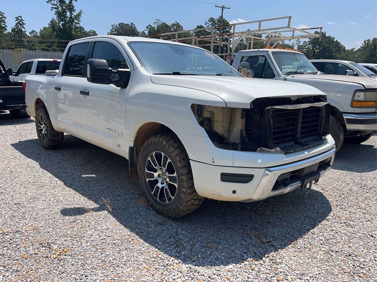 2022-nissan-titan-image-5