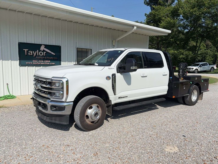 2025-ford-f350-image-1