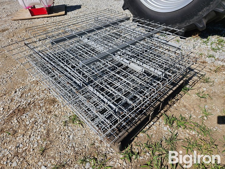 pallet-rack-wire-decking-image-7
