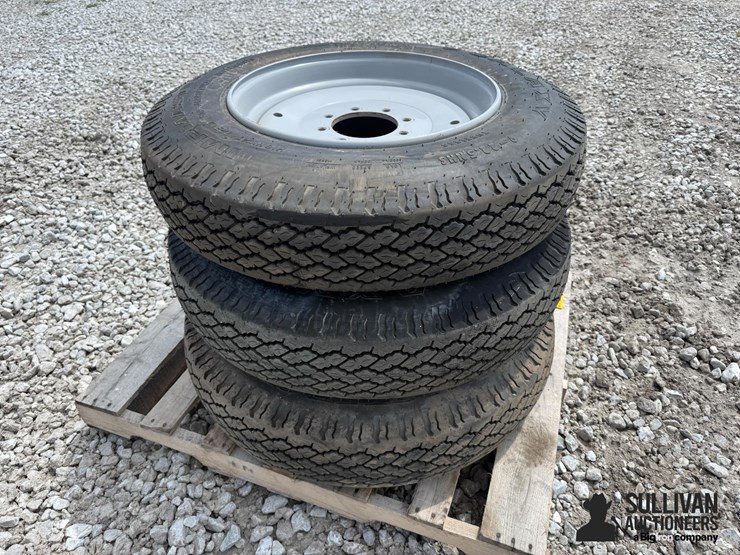 galaxy-9-22.5-tires-on-kinze-8-bolt-wheels-(bid-per-unit)-image-2