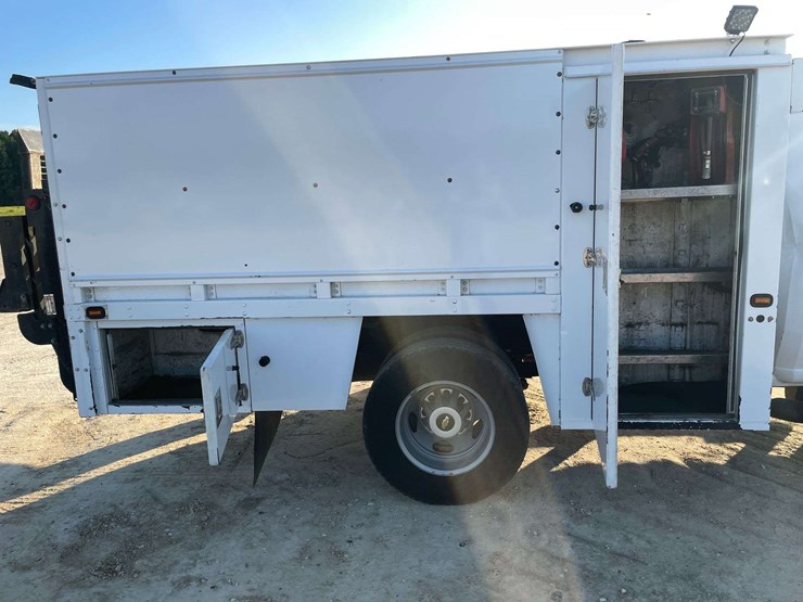 2021-chevrolet-silverado-3500-image-16