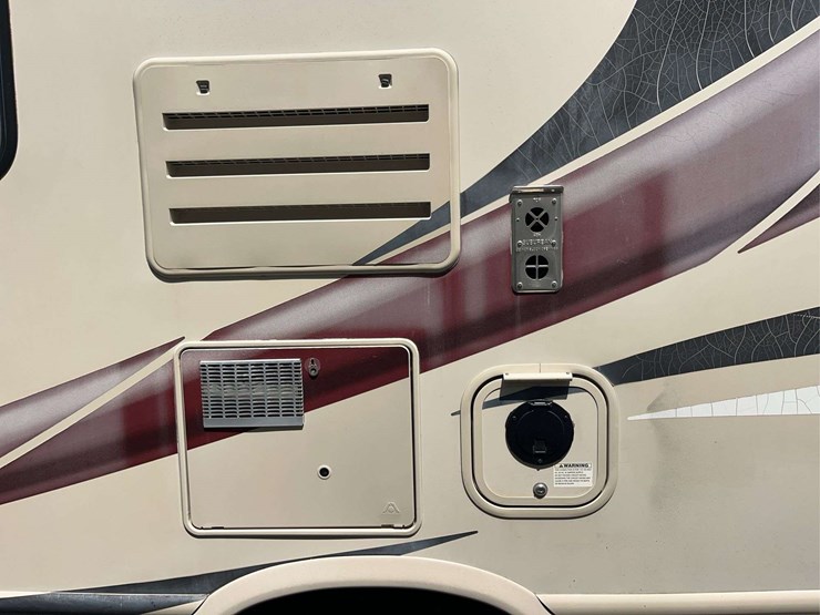 2015-ford-e350-image-11