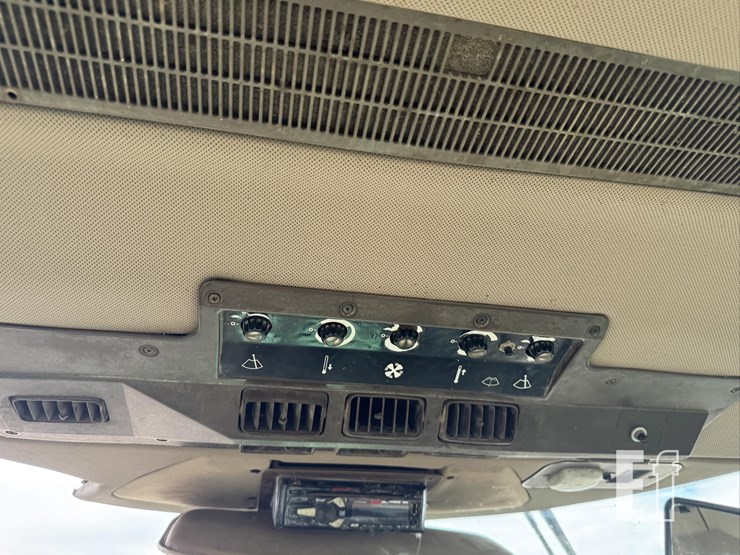1990-john-deere-4455-image-31