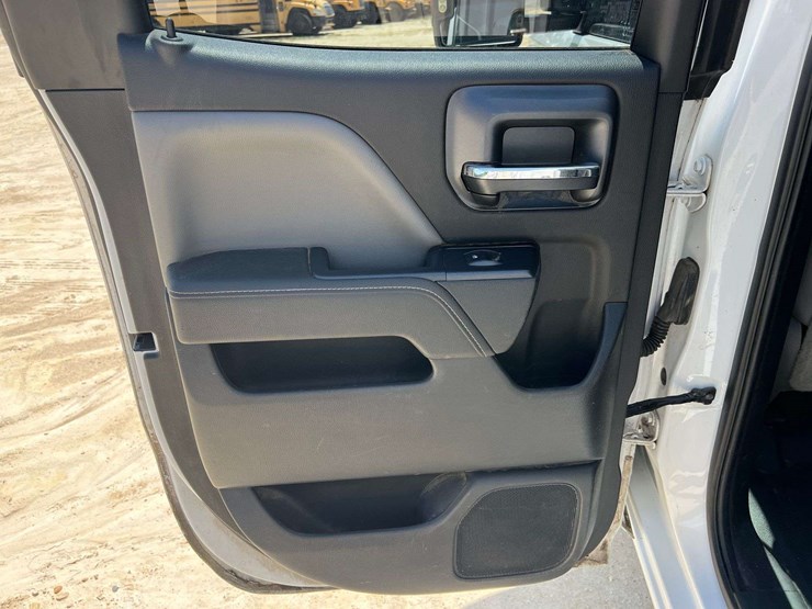 2015-chevrolet-silverado-2500hd-image-14
