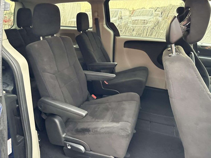2013-dodge-grand-caravan-image-13
