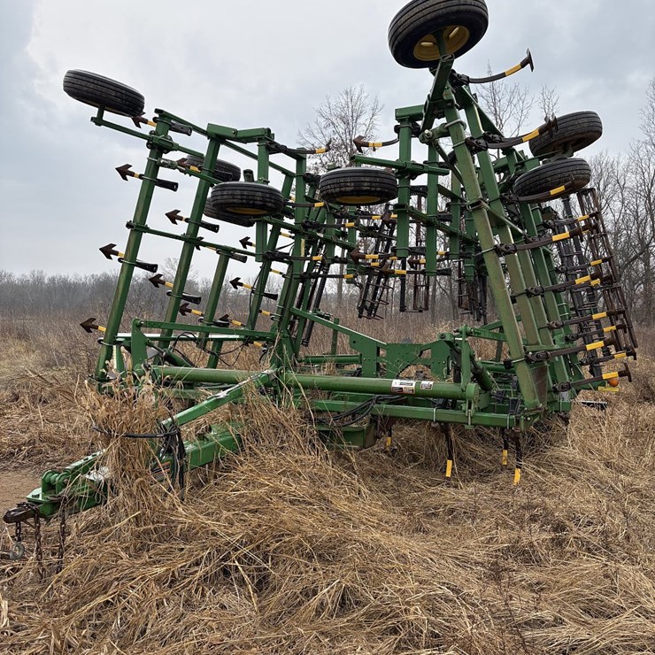 2007 JOHN DEERE 2210