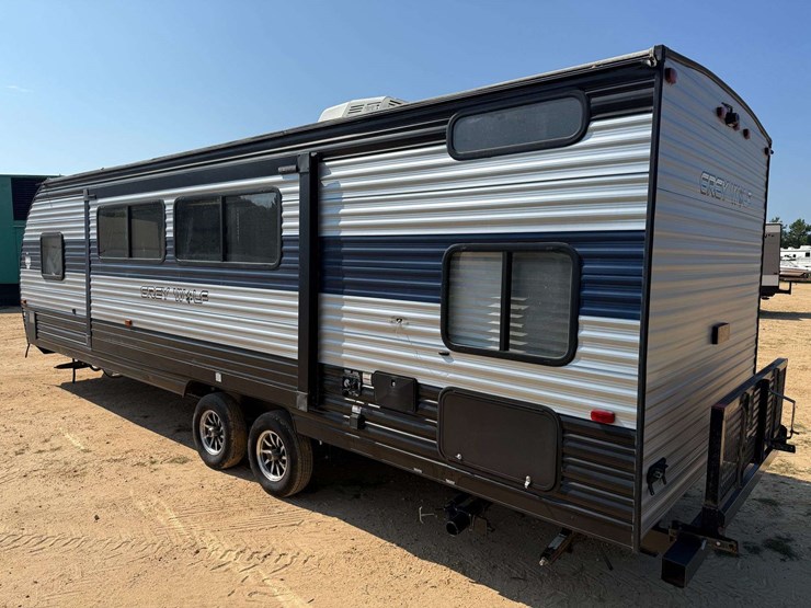 2022-grey-wolf-bumper-pull-camper-image-2