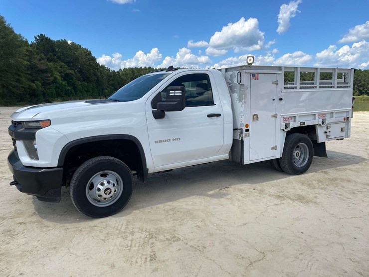 2022-chevrolet-silverado-3500-image-2