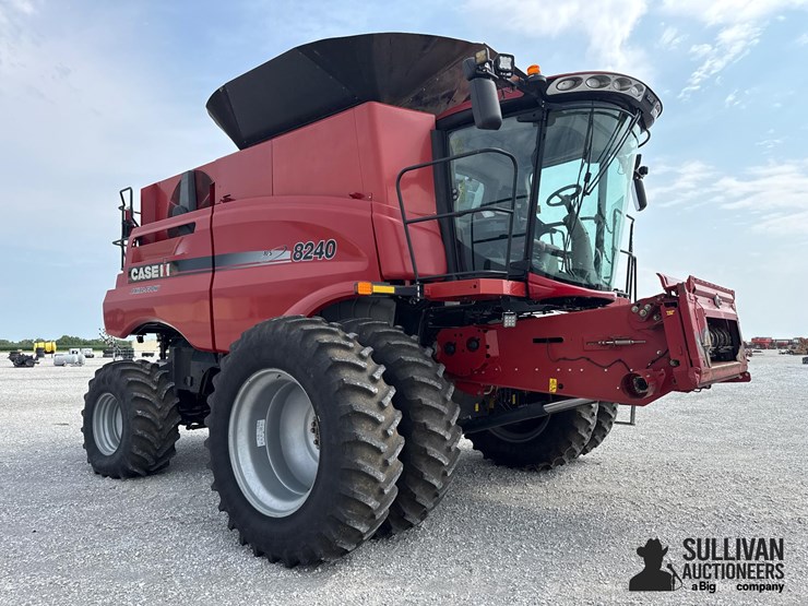 2016-case-ih-8240-image-3