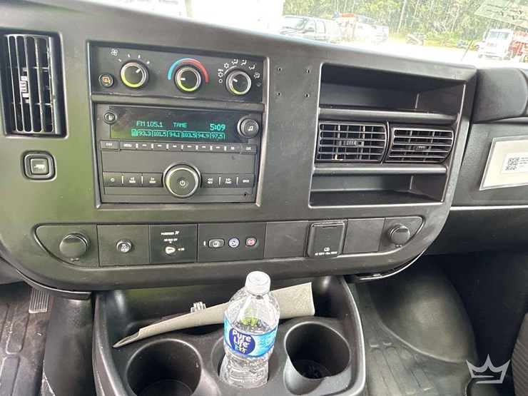2022-chevrolet-express-2500-image-20