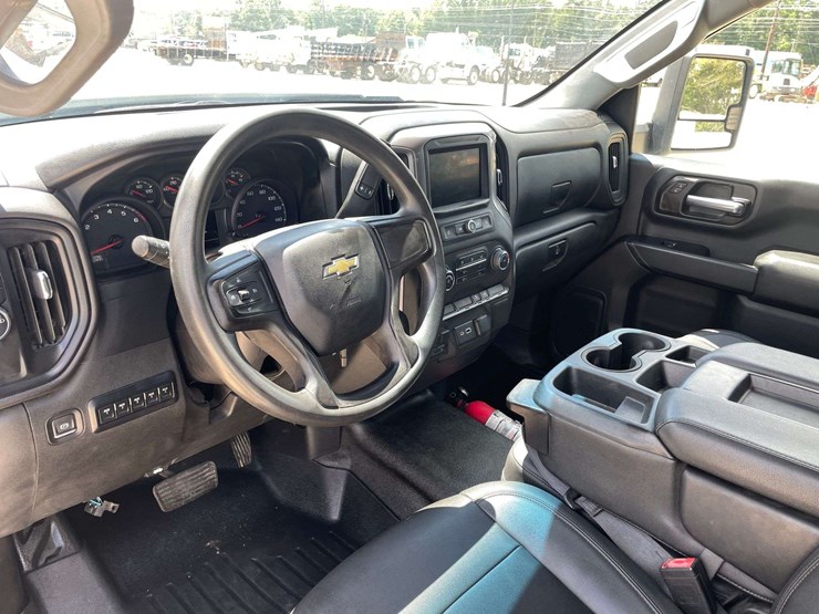 2021-chevrolet-silverado-3500-image-11