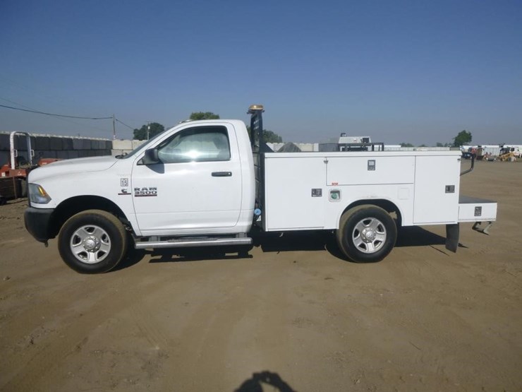 2016-dodge-3500-image-6