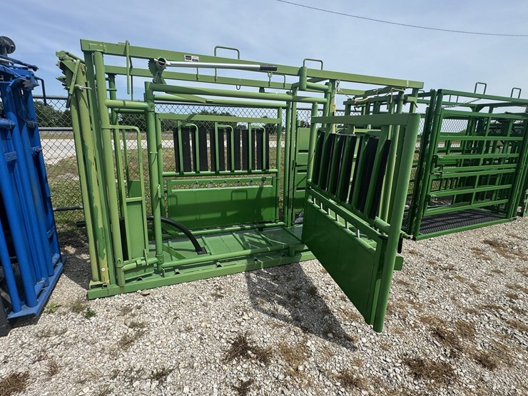 new/unused-real-tuff-squeeze-chute-image-6