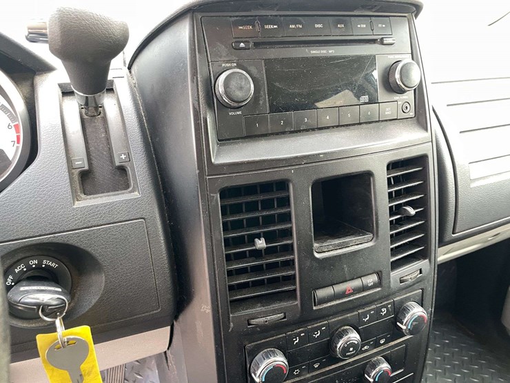 2009-dodge-caravan-image-13