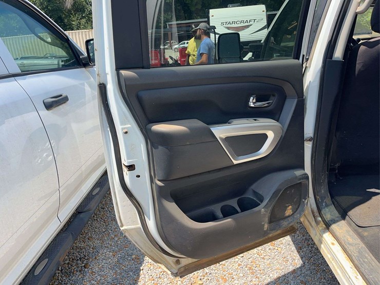 2018-nissan-titan-image-19