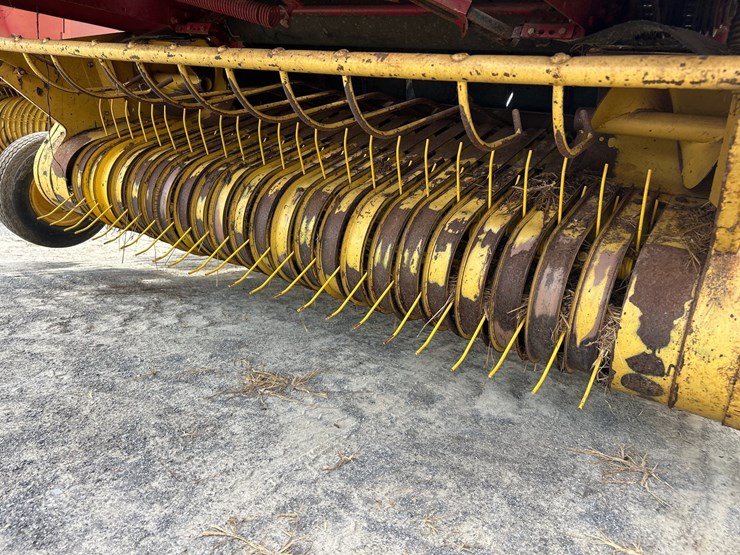 new-holland-650-image-9