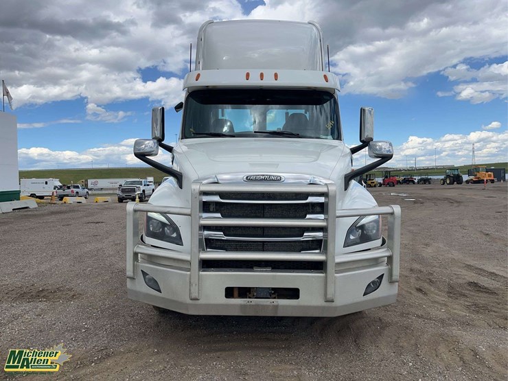 2018-freightliner-cascadia-t/a-day-cab-tractor-image-9